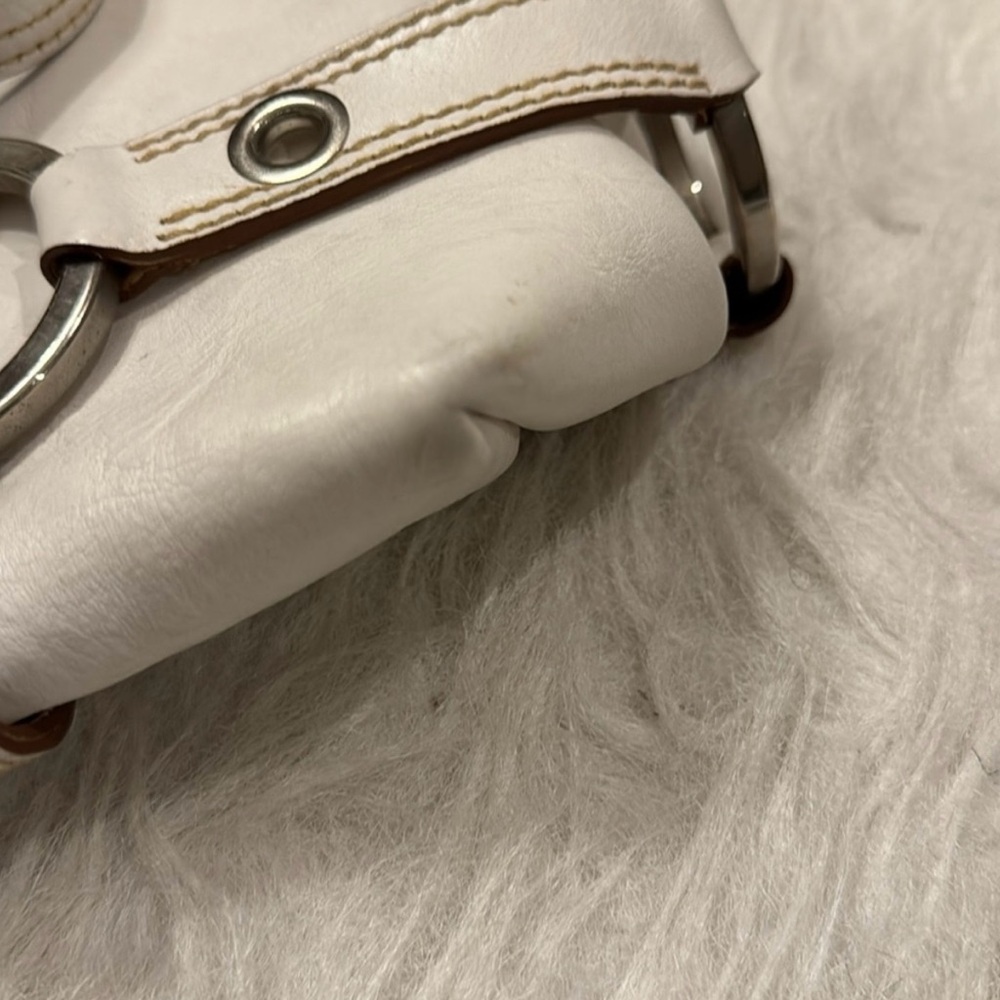 Large white Luella leather tote bag w horse apple heart bag charms circa 2000's - Picture 6 of 9
